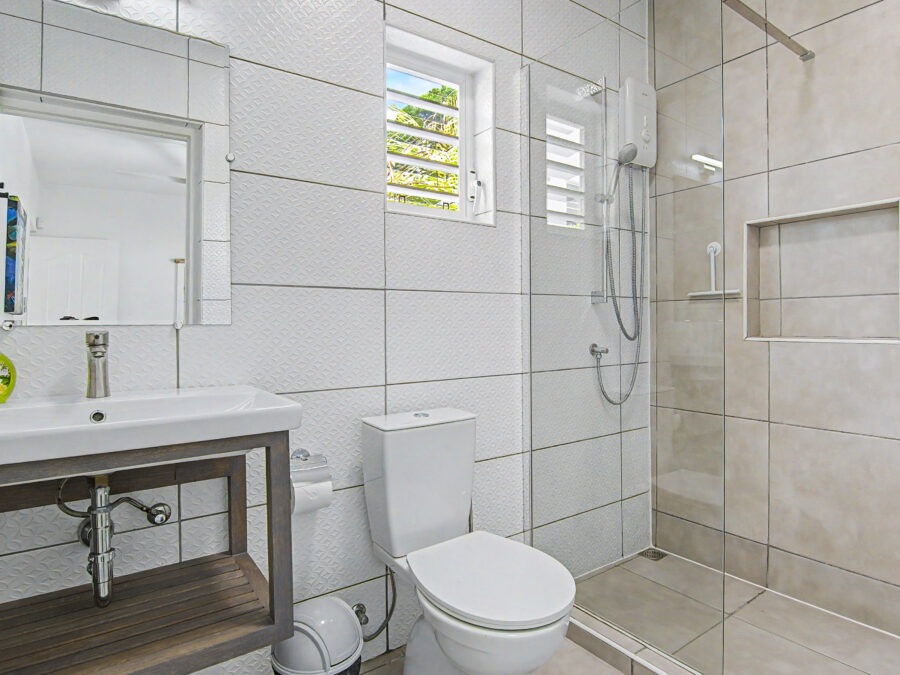 Badkamer 1 met inloopdouche