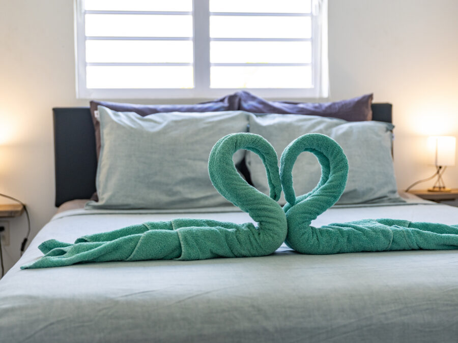 Slaapkamer 2 met queensize bed, sfeerbeeld