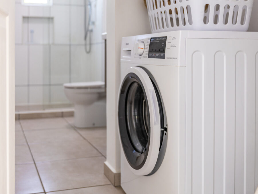 Eigen wasmachine in de wasruimte